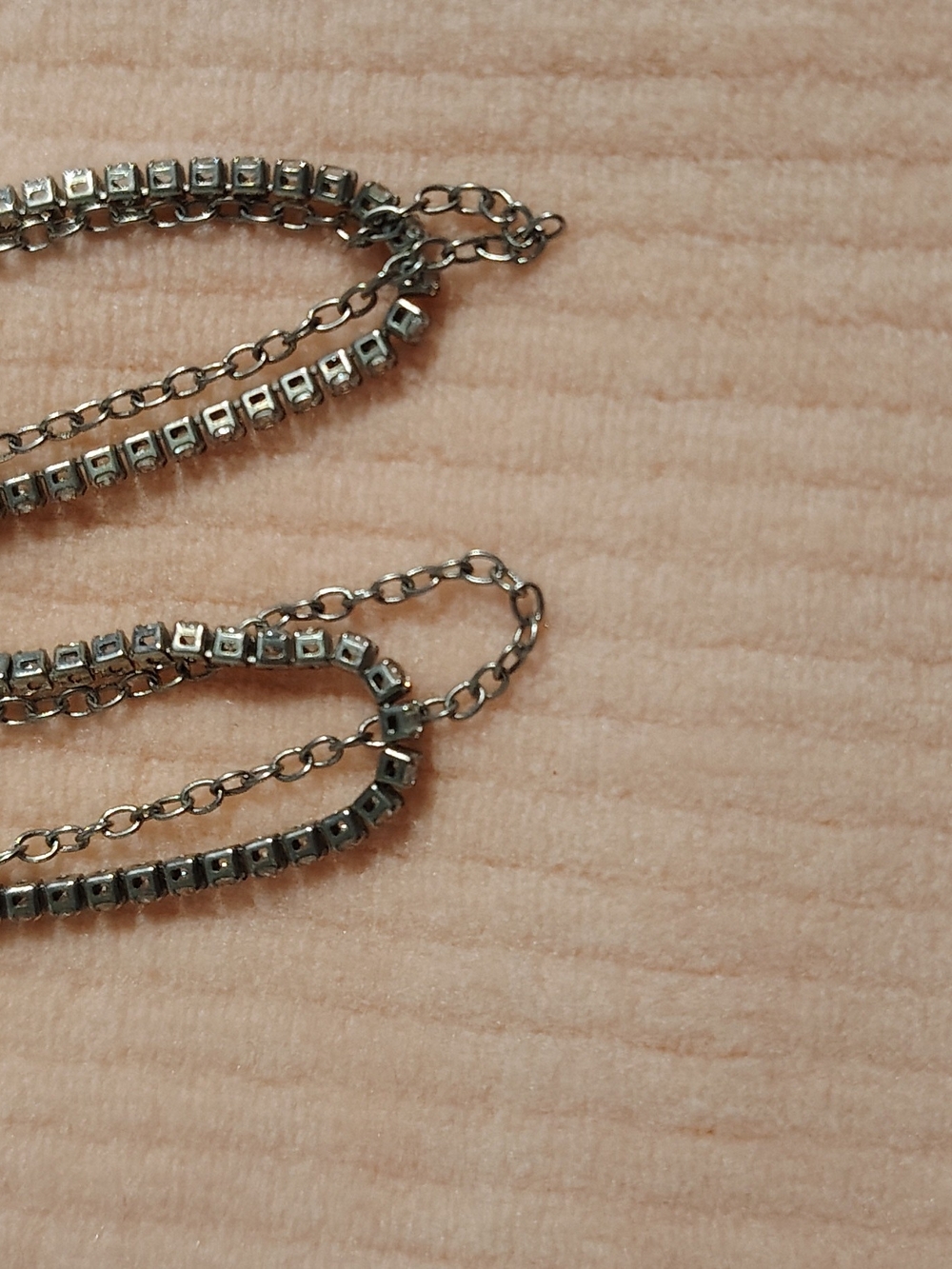 Luv AJ The Rossi Chain Huggies
